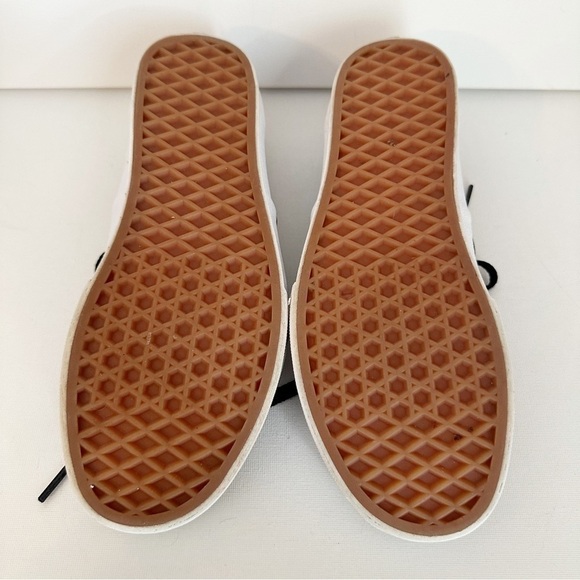 Vans Disney Mickey Mouse Lace Up Sneakers - Women’s 7.5 - Picture 12 of 13